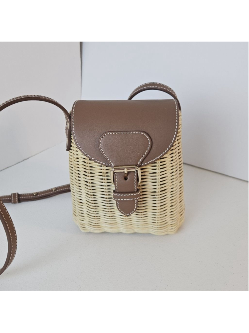 MARK & GRAHAM Wicker & Leather Buckle Crossbody Bag Small Handwoven - Picture 4 of 13